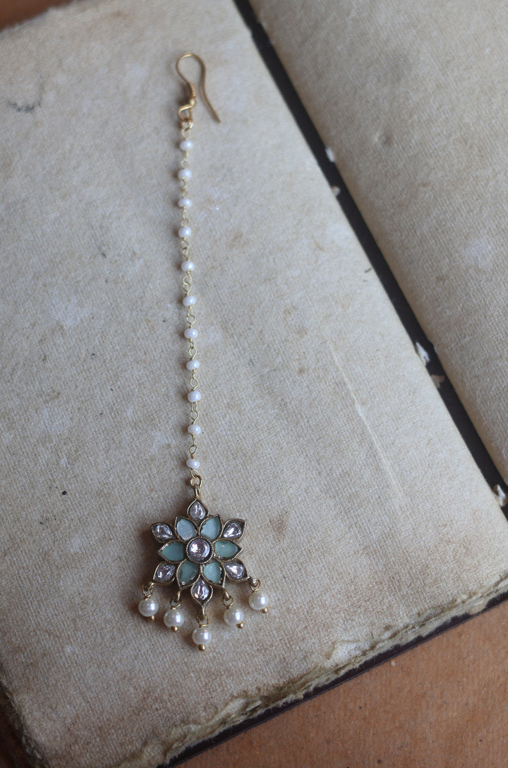 Oriana Mint Kundan Maangtikka