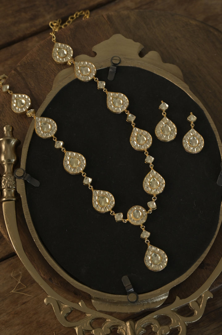 Irthaza Kundan Necklace Set