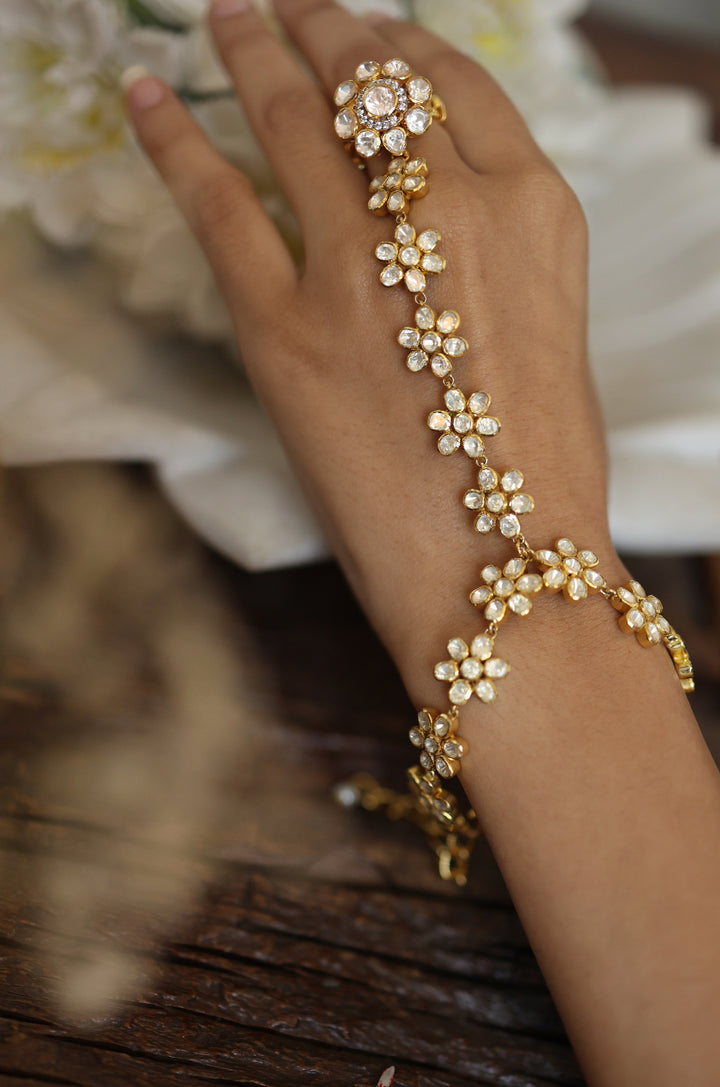 Ekantika Moissanite Polki Silver Hathphool