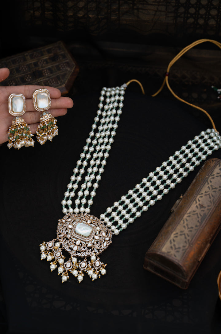 Yasmina Mother Of Pearl Necklace Set