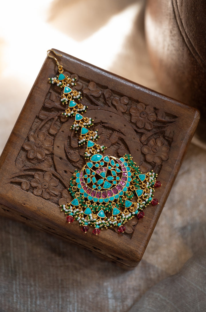 Aaira Turquoise Kundan Maangtikka