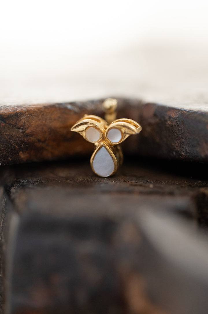 Farisha Mother Of Pearl Silver Nosepin