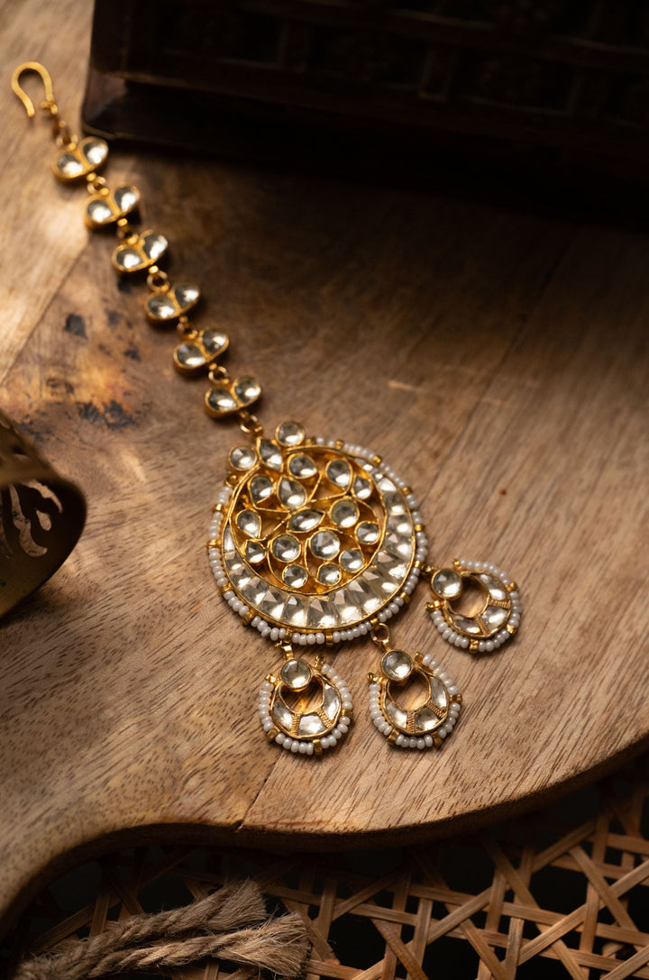 Arvi Kundan Maangtikka