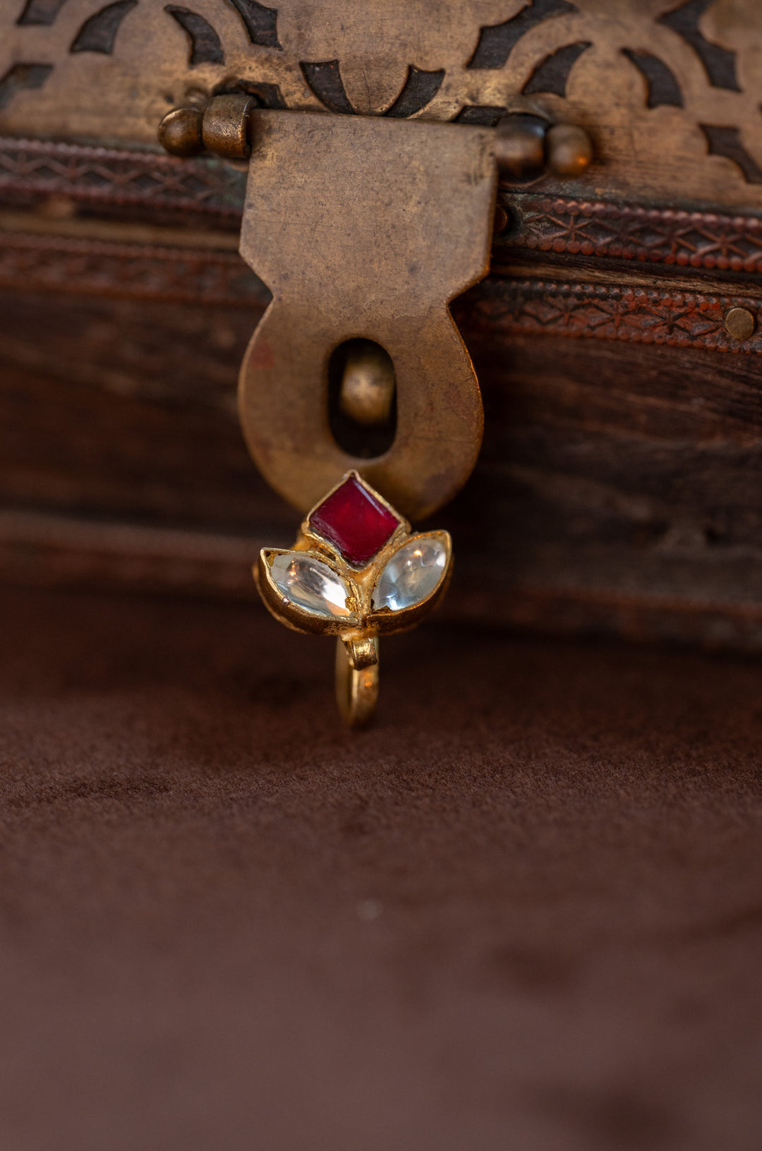 Gurika Red Kundan Nosepin