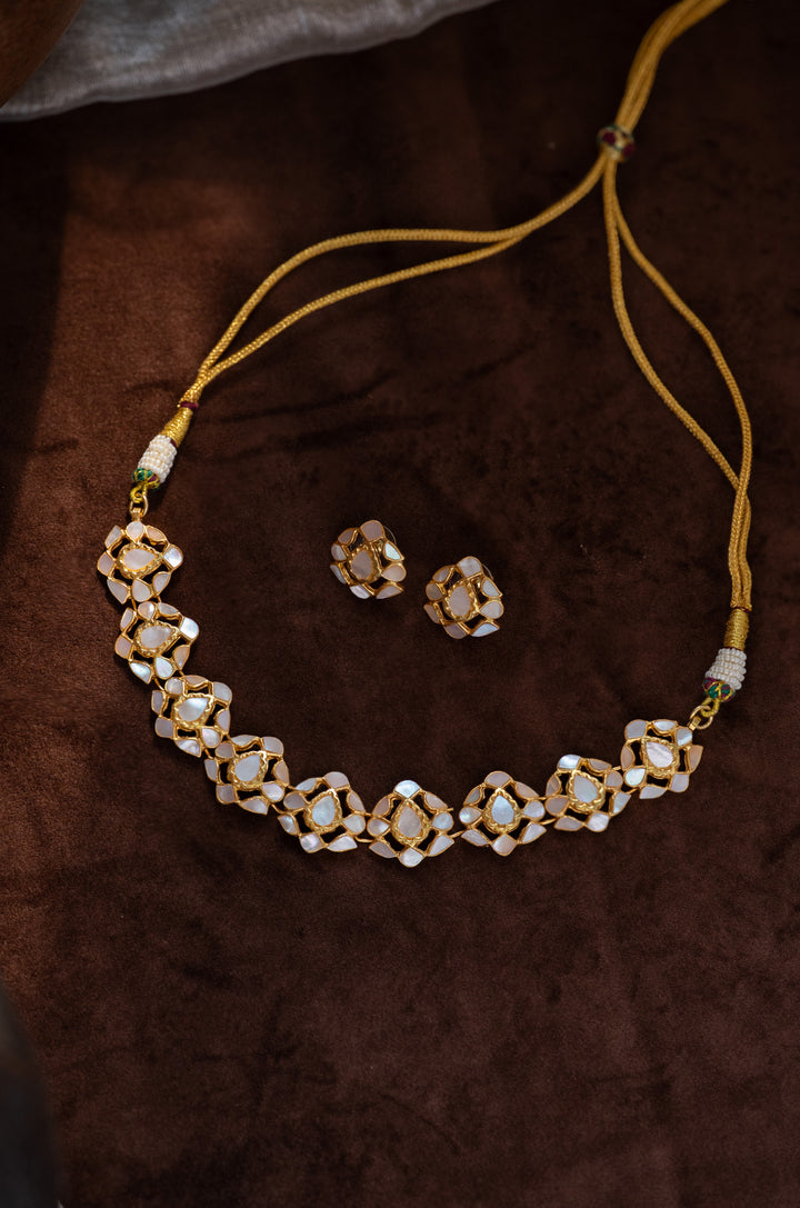 Rabia Mother Of Pearl Silver Necklace Set