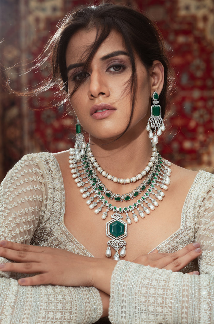 Naomi Green Pearl Necklace Set