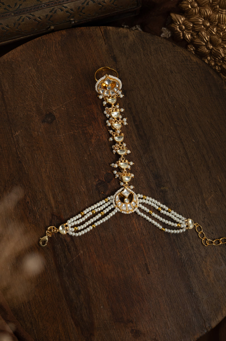 Nia Kundan And Pearls Hathphool