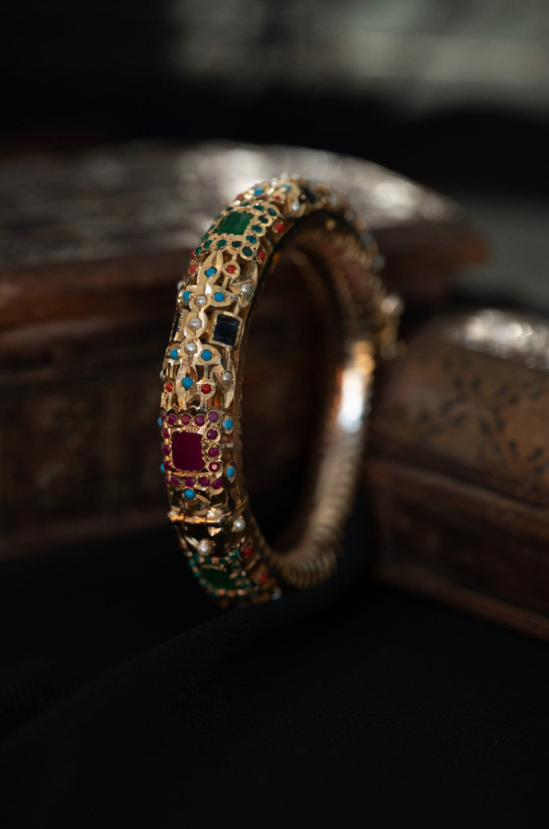 Hasini Navrattan Jadau Bangle