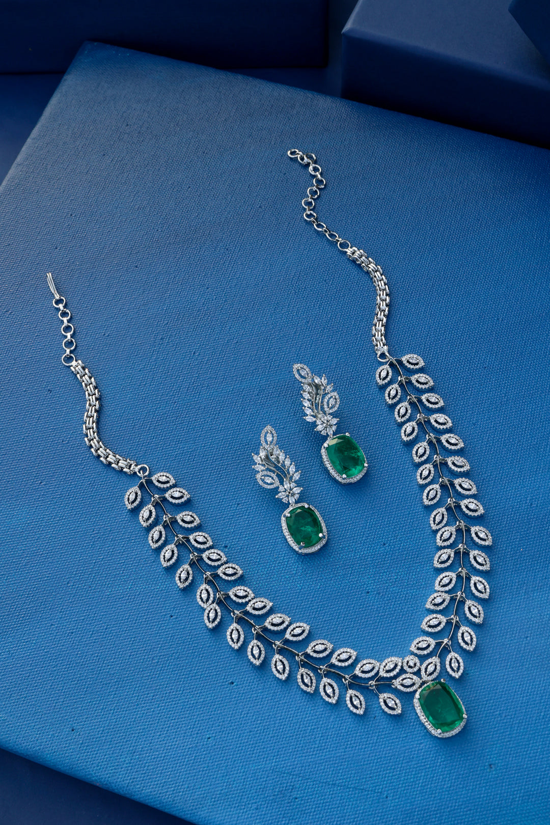 Journee Green Necklace Set