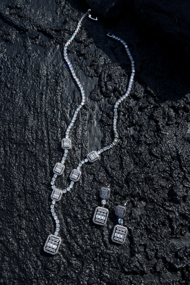 Iris Pendant Necklace Set