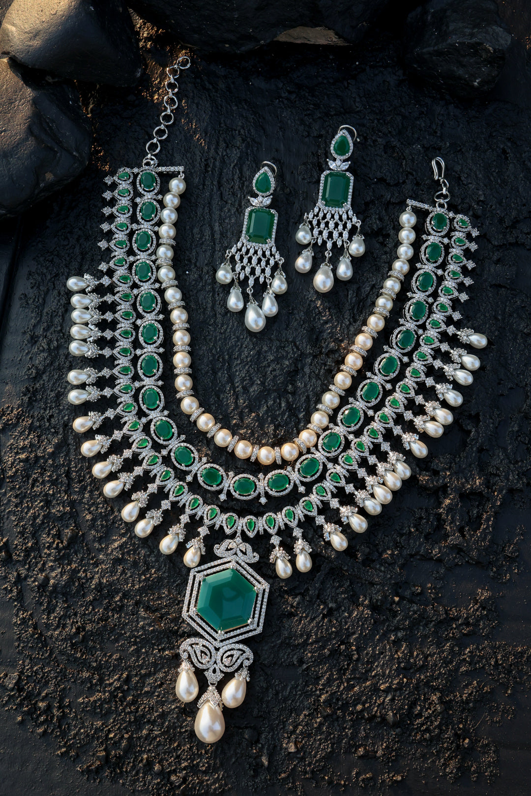 Naomi Green Pearl Necklace Set