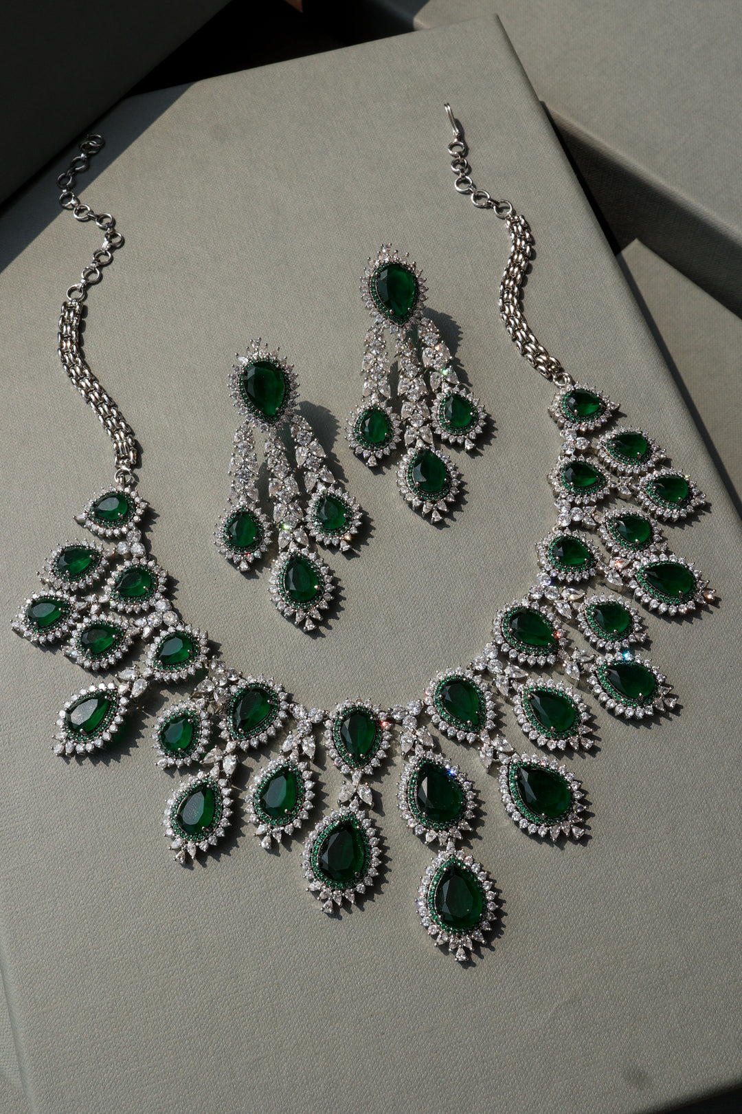 Willow Green Victorian Necklace Set
