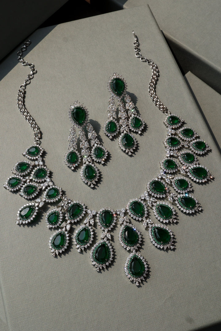 Willow Green Victorian Necklace Set