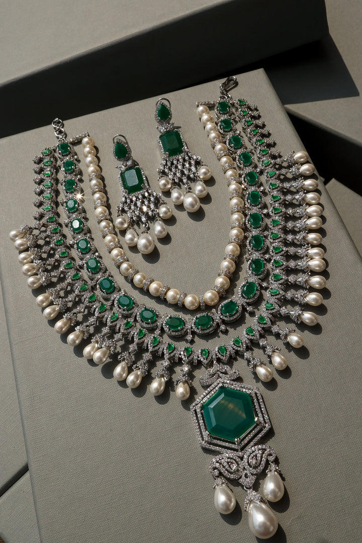 Naomi Green Pearl Necklace Set