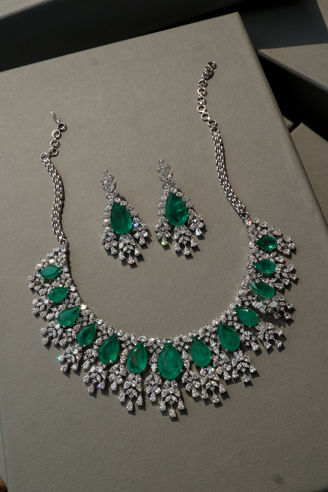 Valeria Green Necklace Set