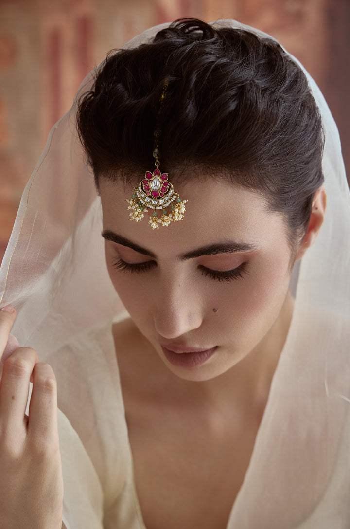 Trisha Pink Kundan Maangtikka