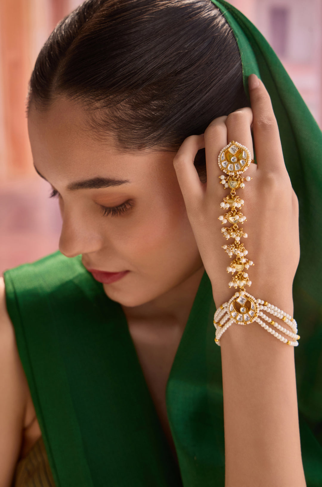 Nia Kundan And Pearls Hathphool