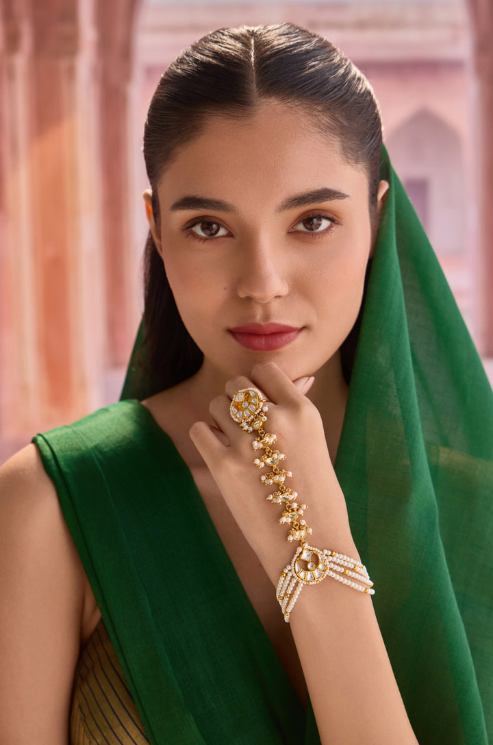 Nia Kundan And Pearls Hathphool