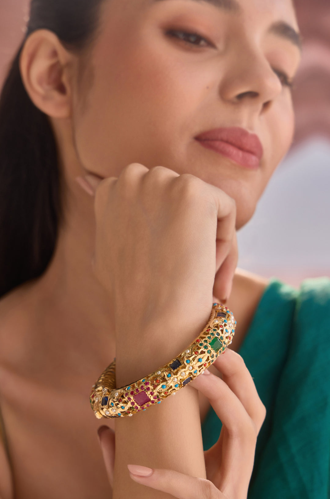 Hasini Navrattan Jadau Bangle