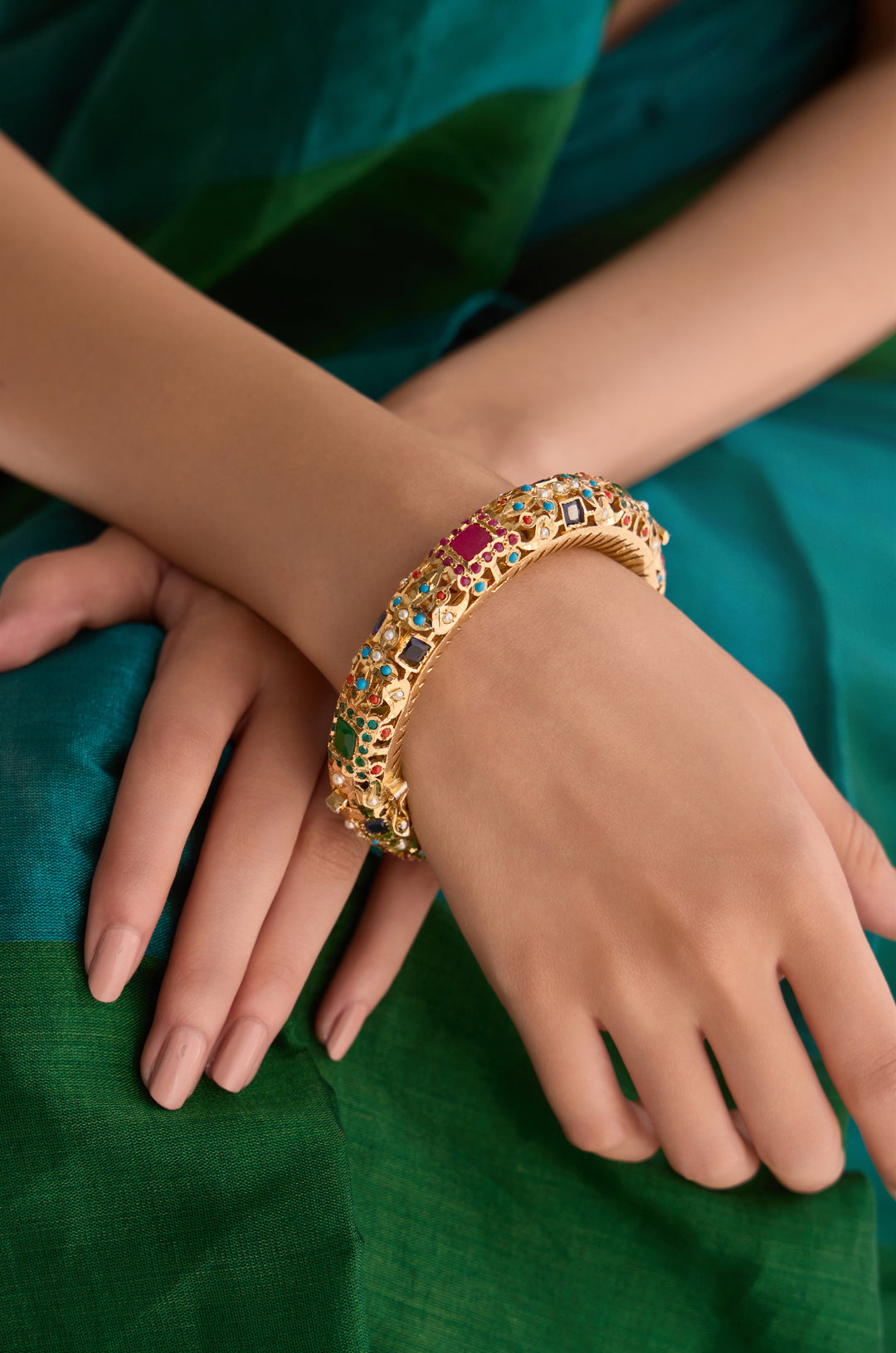 Hasini Navrattan Jadau Bangle