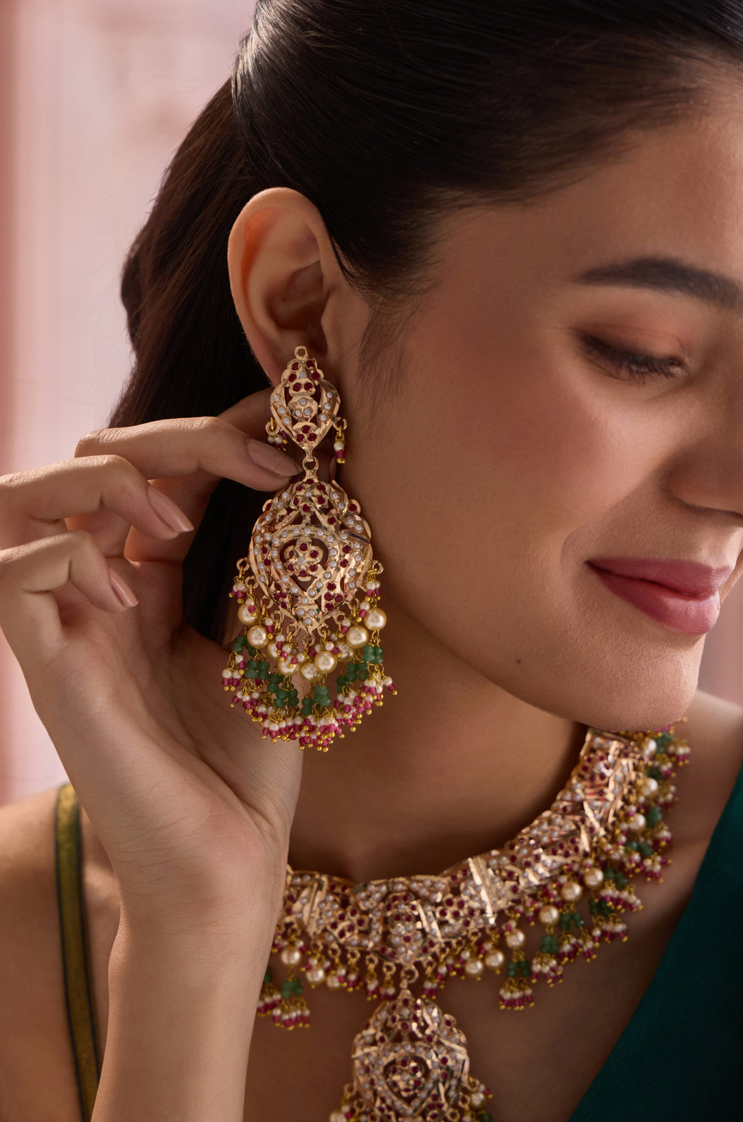 Mouni Jadau Necklace Set