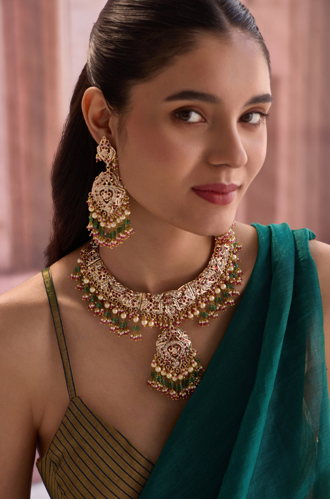 Mouni Jadau Necklace Set