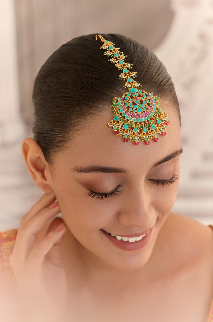 Aaira Turquoise Kundan Maangtikka