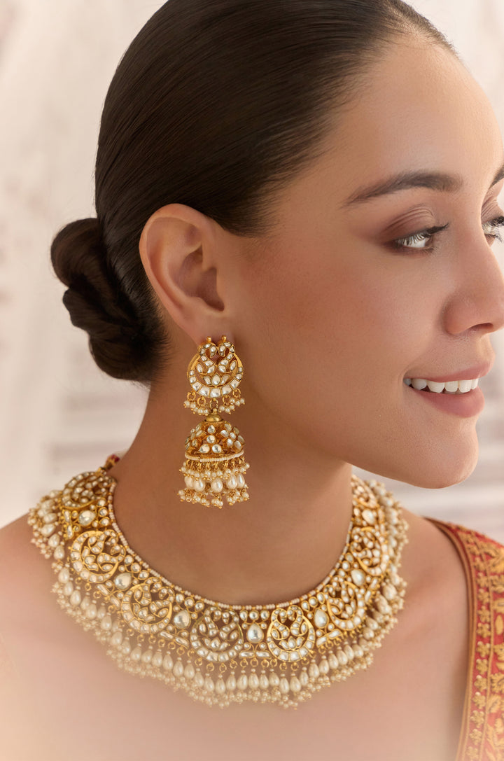 Vanya Kundan Necklace Set