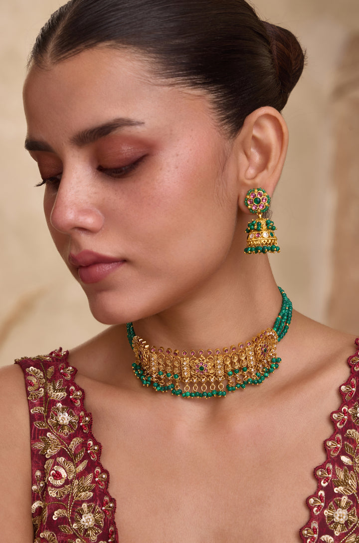 Advika Kundan Necklace Set