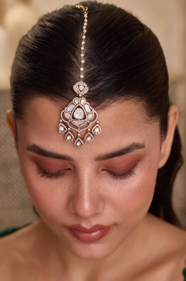 Noorie Mother of Pearl Maangtikka