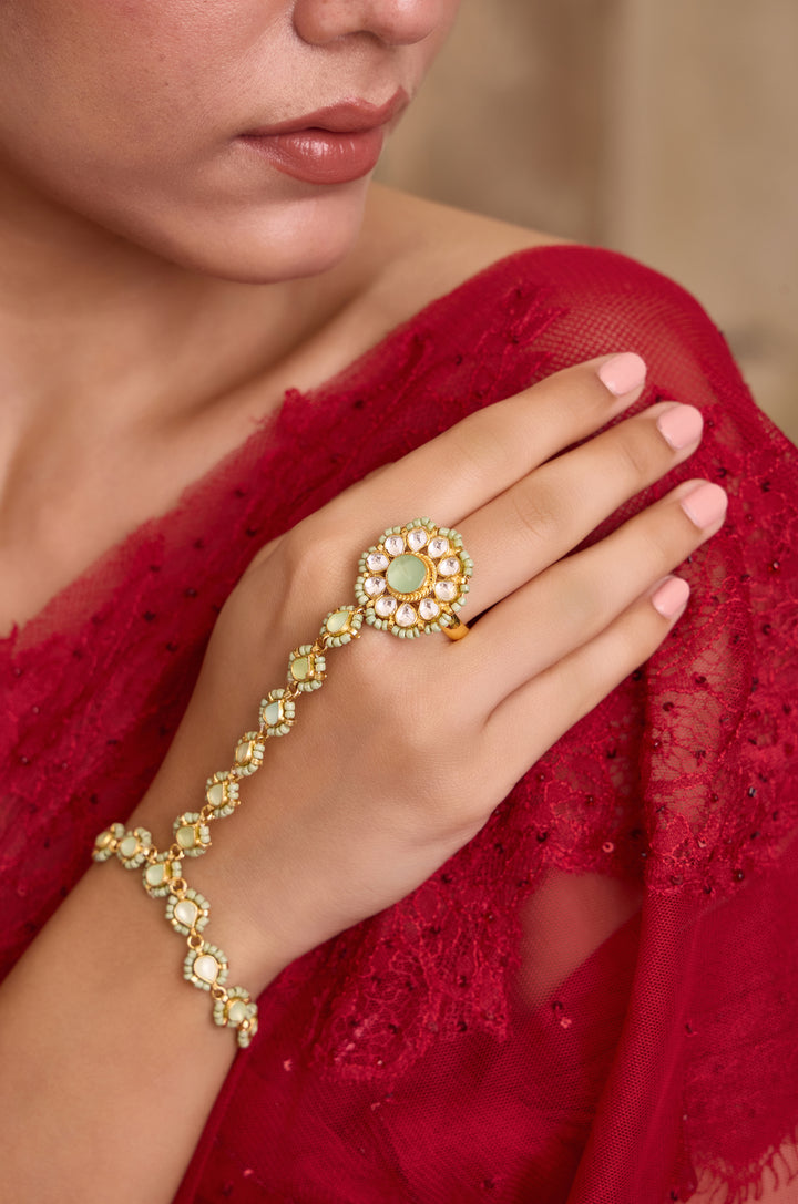 Sara Mint Kundan Hathphool
