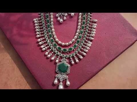 Naomi Green Pearl Necklace Set