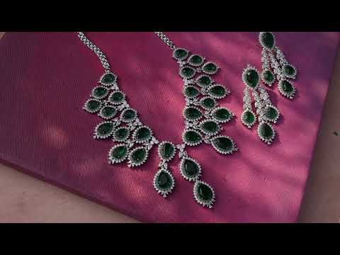 Willow Green Victorian Necklace Set