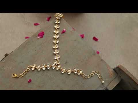 Meerab Kundan Haathphool