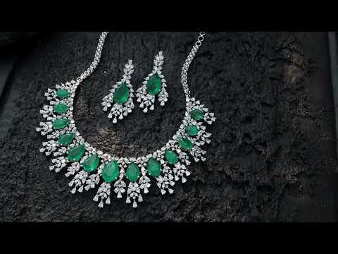 Valeria Green Necklace Set