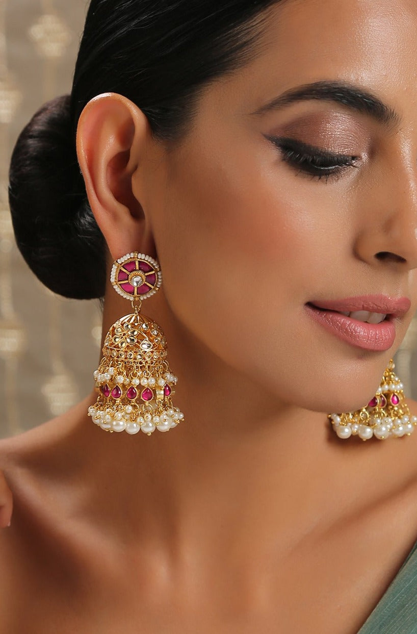 Gold kundan hotsell jhumka earrings