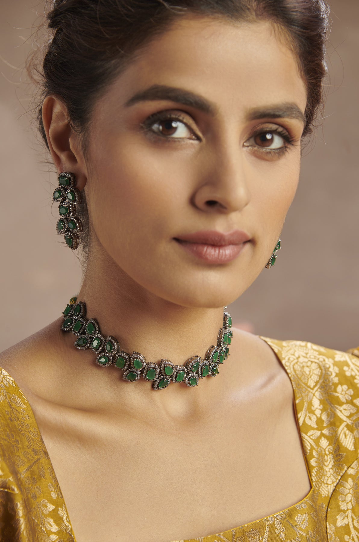 Green necklace shop for saree