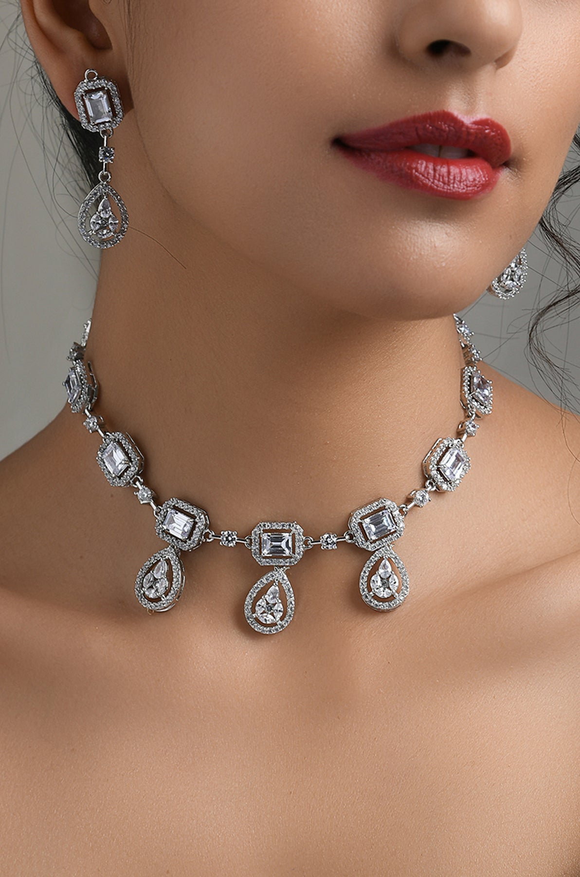 Imitation diamond discount choker necklace