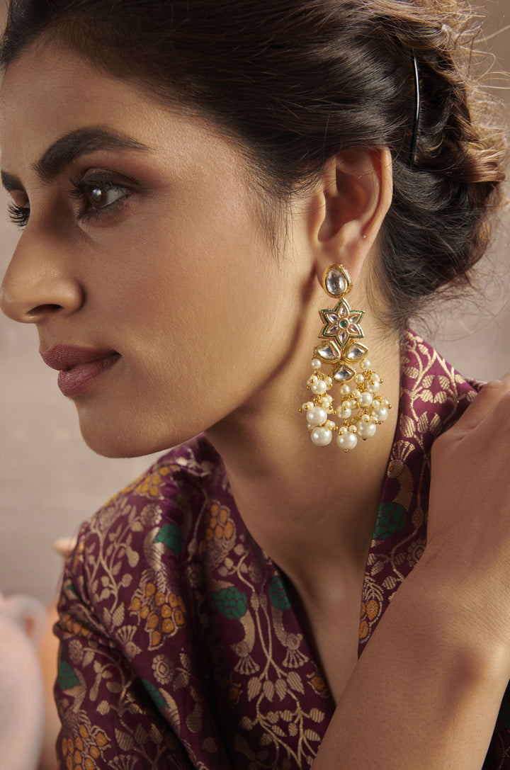 Advait Kundan Earrings With Pearls