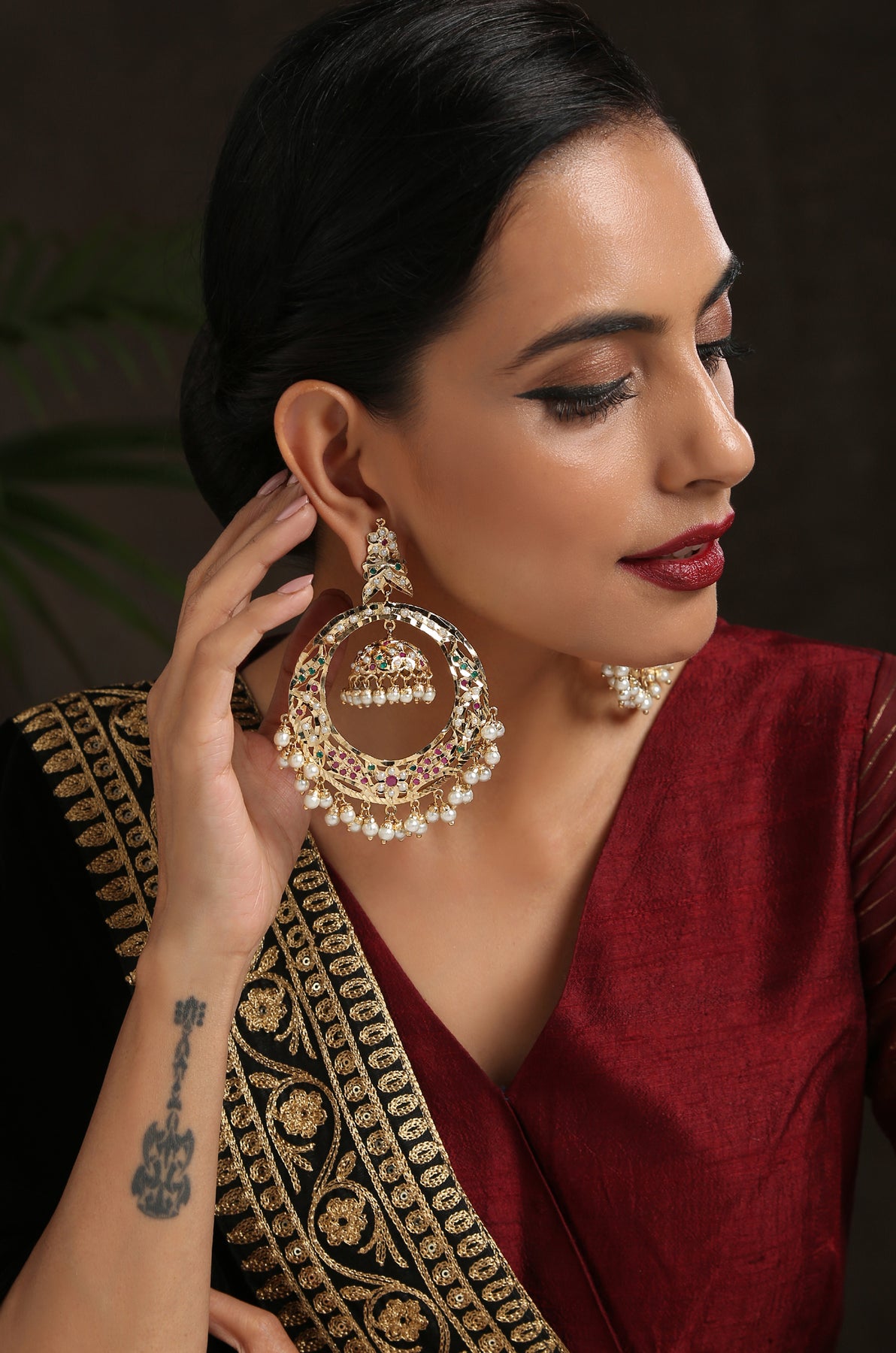 Earrings saree sales